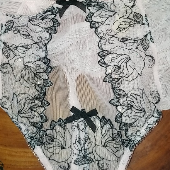 Thong  tulle New  never use - Picture 4 of 8